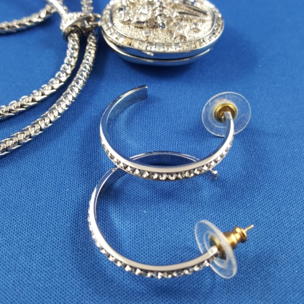 3/$30💥 Locket & Chain Stainless Hi-Relief Parrots Locket with Earrings set